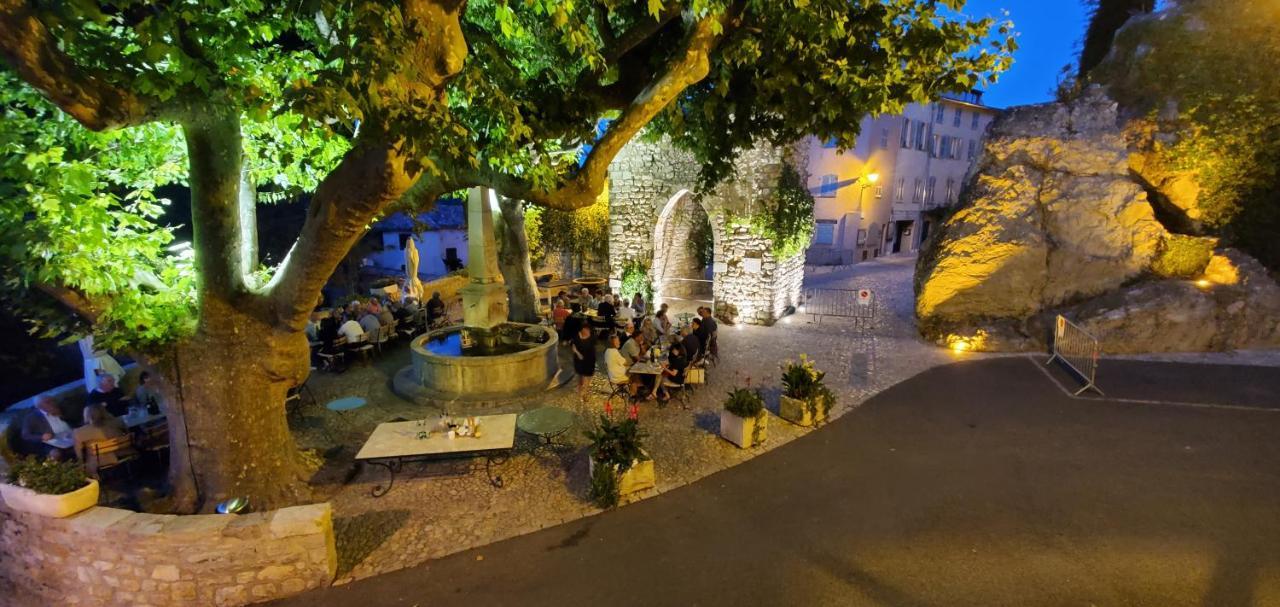 Hotel Restaurant Des Deux Rocs Seillans Bagian luar foto
