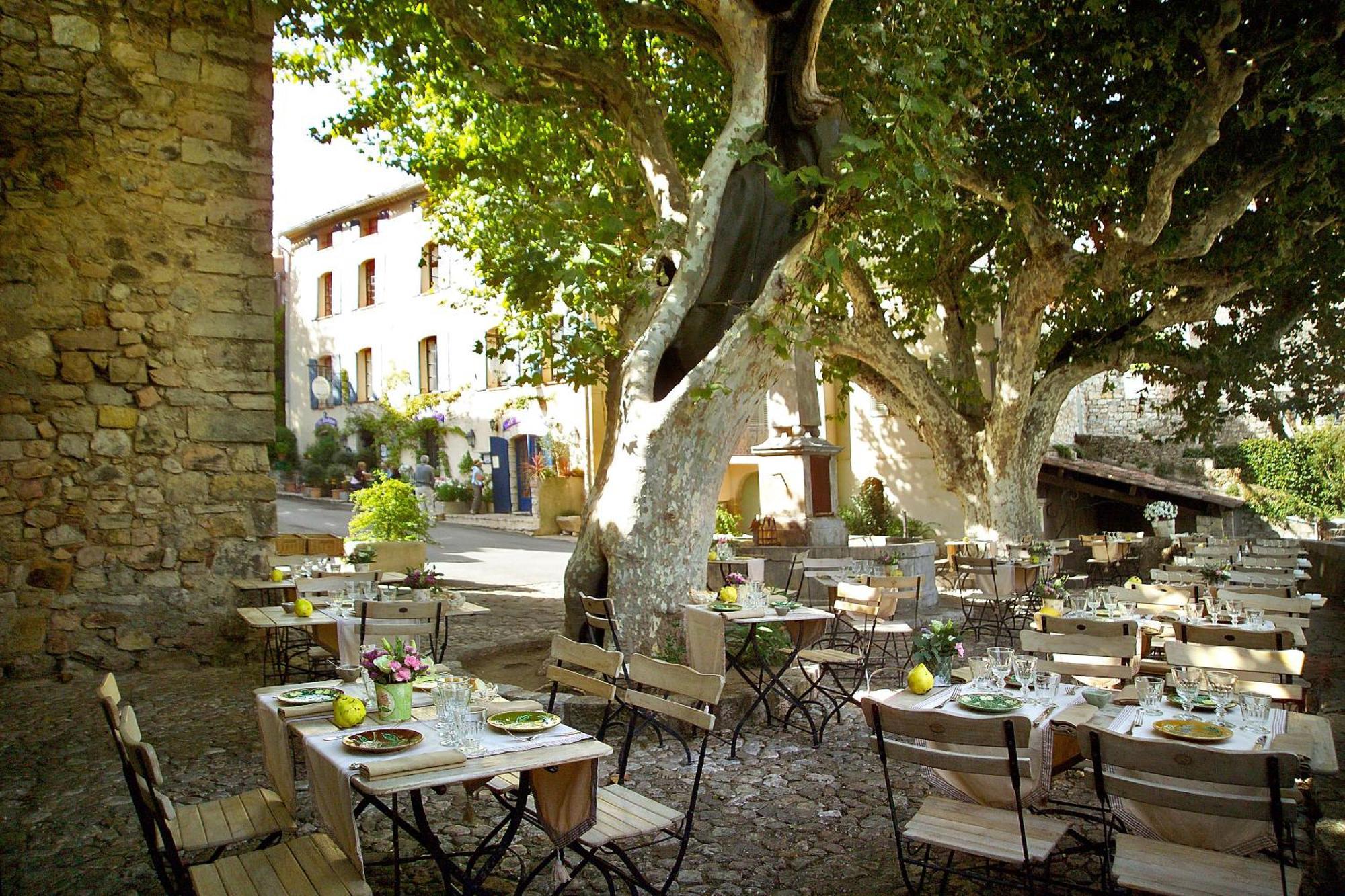 Hotel Restaurant Des Deux Rocs Seillans Bagian luar foto