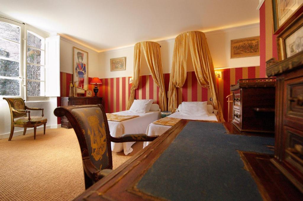 Hotel Restaurant Des Deux Rocs Seillans Ruang foto
